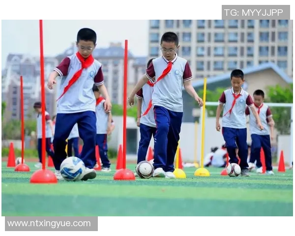 快乐足球球星训练营全面提升青少年运动技能与团队合作能力